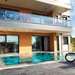 Luxury Four Fourlex Villa *