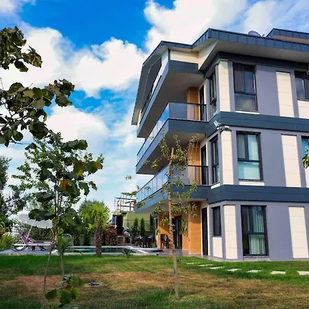 Luxury Four Fourlex ヴィラ ターマル