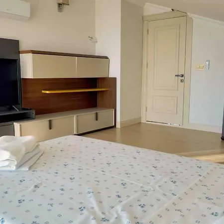 Luxury Four Fourlex *