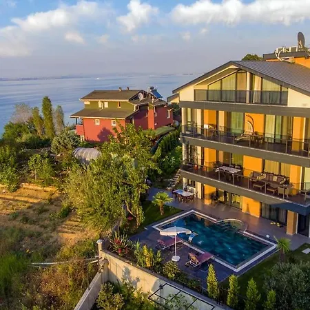 Luxury Four Fourlex *