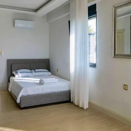 Vila Luxury Four Fourlex *