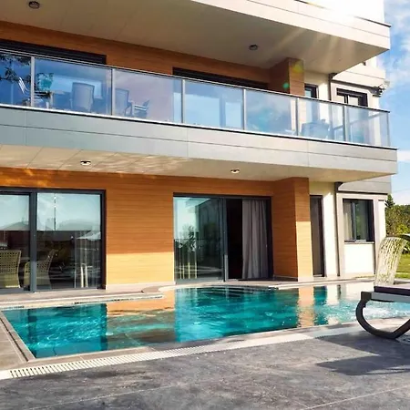 Luxury Four Fourlex ヴィラ *