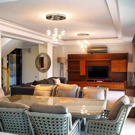 Luxury Four Fourlex *