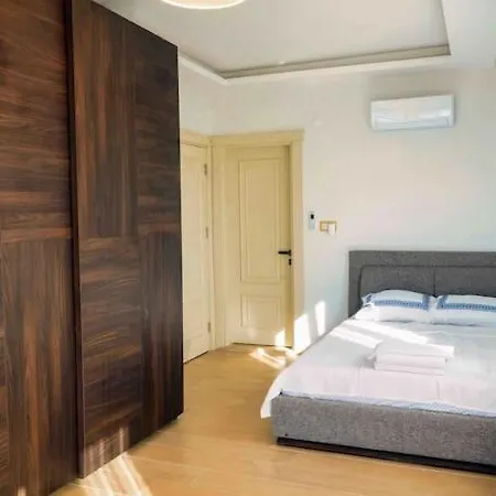 Luxury Four Fourlex