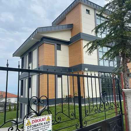 Luxury Four Fourlex Vila