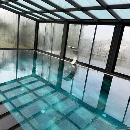 Luxury Four Fourlex Vila *
